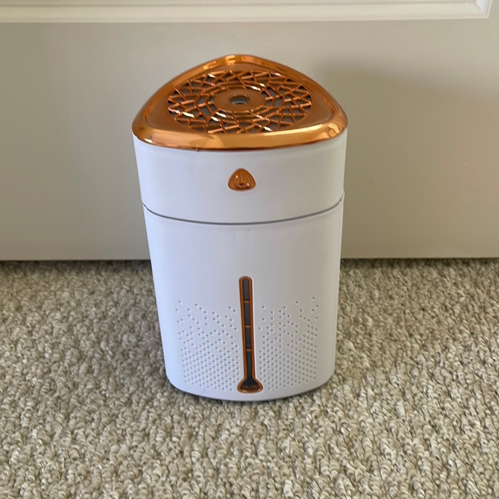 Bedside Humidifier/Aromatherapy Diffuser - Picture 3 of 9